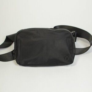 Lululemon Belt Bag ALL BLACK - NEW 1L Everywhere Crossbody Bag